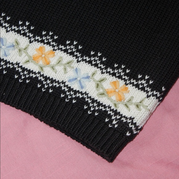 VTG 90s Black/Cream Floral Embroidered Knit Crew Neck Sweater - Medium - Picture 10 of 12
